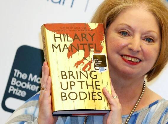 Hilary Mantelová předvádí těla, která tvořila dějiny