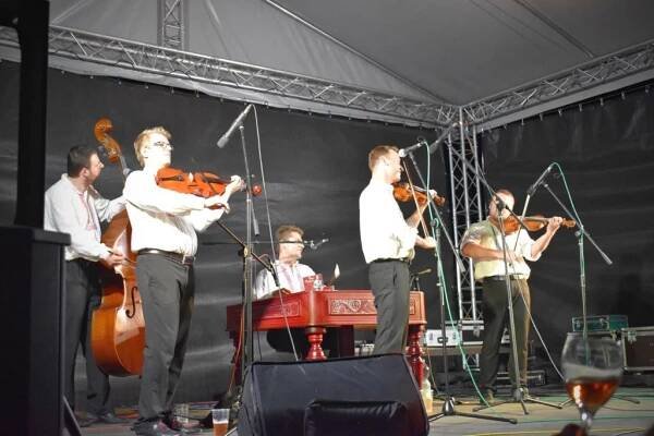 Folklórní večer s CM Slovácko mladší z Mikulčic | 