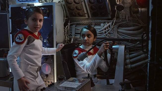 Michela Luci, Saara Chaudry - Dino Dana - Z filmu