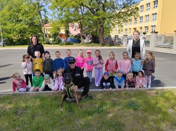 Přehlídka policejního psa | Mateřská škola Otakara Březiny