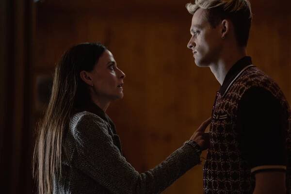 Lara Pulver as Bella Harrigan and Anson Boon as Eddie Harrigan in MOBLAND, episode 10, season 1, Streaming on Paramount+ 202