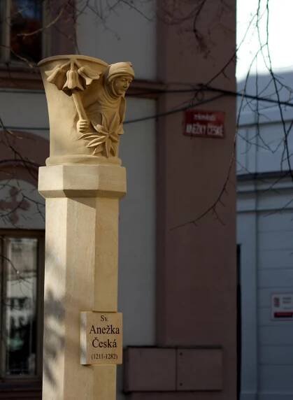 Soubor:Anezka Ceska Podebrady 2012 3798v.jpg – Wikipedie