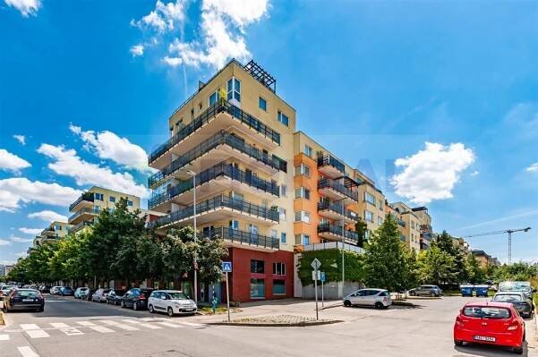 Pronájem garážového stání, Praha 5, Werichova ulice › FIOREAL