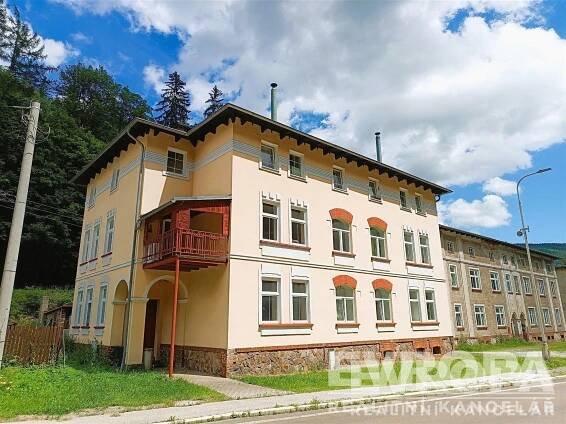 Pronájem bytu 2+1 o výměře 60m2 + 6m2 sklep a parkování u domu, obrázek č. 1