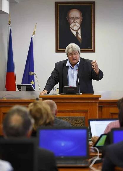 Hejtman Řihák vyhověl výzvě spolustraníků a rezignoval na funkci
