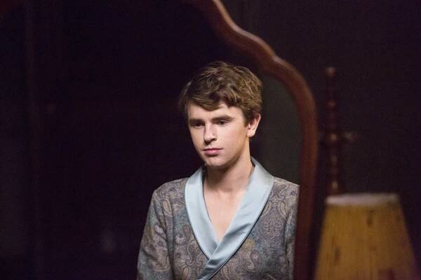 Batesův motel - Nebezpečný sobě i okolí - Z filmu - Freddie Highmore