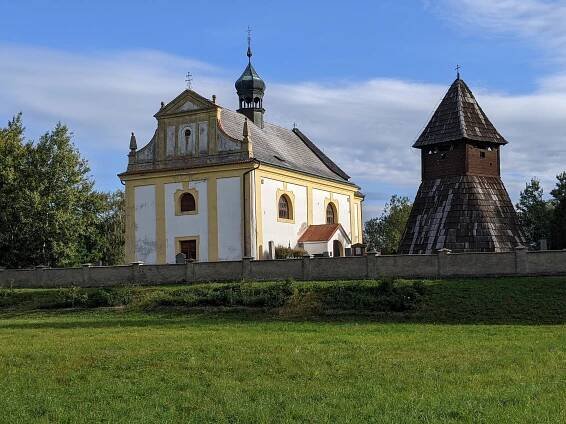 Soubor:Lučice - kostel sv. Benedikta (stav říjen 2023) (1).jpg