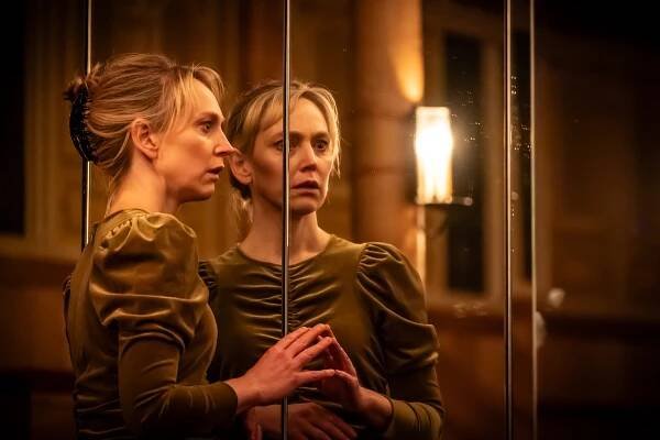 Ghosts, Shakespeare’s Globe review: Hattie Morahan shines in Ibsen’s bleak classic
