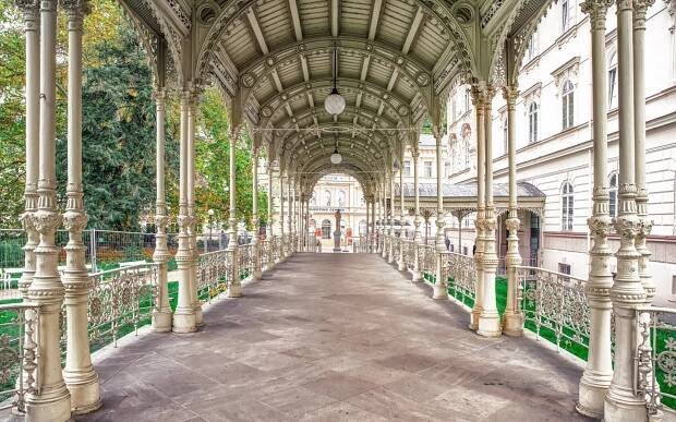 Karlovy Vary přímo naproti Muzeu Becherovky: Luxus v Apartmánu Nostalgia Luxury **** až pro 8 osob + snídaně - 24travel.cz