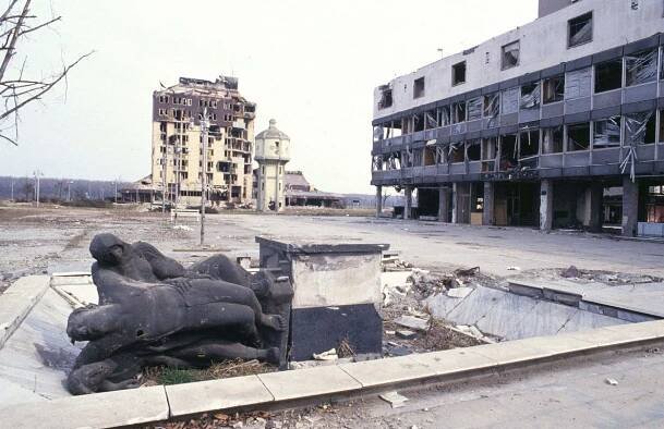 Město se proměnilo v hromadu suti. Bitva Srbů a Chorvatů o Vukovar skončila masakrem