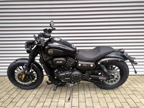 Keeway V302C (SKLADEM) (NOVÁ, 2024), 129.900 Kč