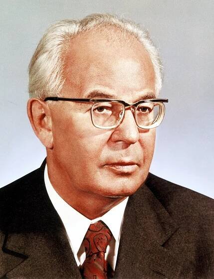 November | Gustáv Husák a pád komunizmu v Československu | Postoj 