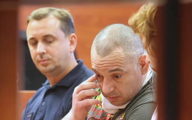 Brutální vražda v mosteckém bytě. Bulharskému dělníkovi hrozí výjimečný trest
