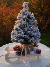 Vánoční svítící strom na sáňkách - Zimní a vánoční dekorace - Podzimní a zimní dekorace - Podzimní a zimní dekorace - HANA-KYTICE.cz