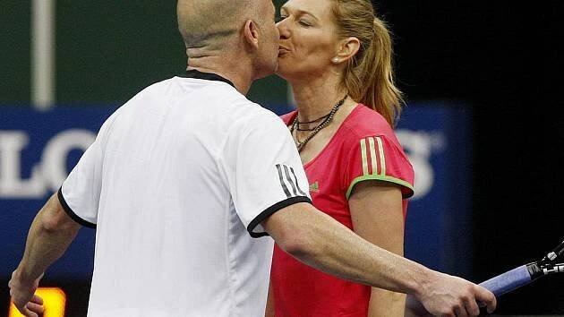 Agassi s Grafovou v Praze: Skvělý tenis i legrace