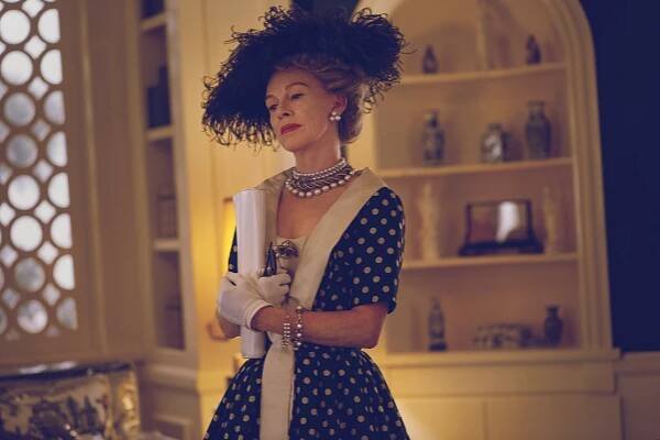 Shelf, Style, Jewellery, Dress, Fashion accessory, Fashion, Shelving, Jheri curl, Lipstick, Day dress, 