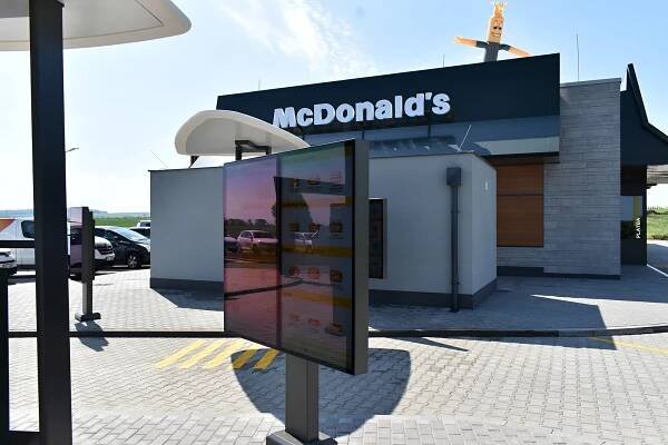 U dálnice D1 už voní hamburgery. McDonald’s na odpočívadle v Mořicích otevřel
