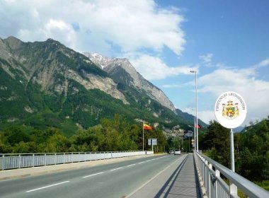 File:Grenze Liechtenstein, Balzers.jpg - Wikimedia Commons