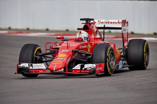 Závody Formule 1 v Soči - zatím stále s lidskými řidiči...