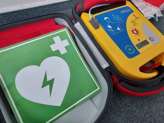 Zariadenia sociálnych služieb v trenčianskej župe majú svoje defibrilátory! - Defibrilátory AED (Automatický Externý Defibrilátor