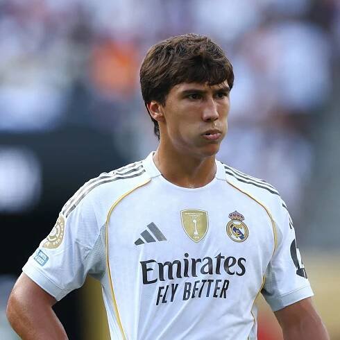Gonzalo García to stay, wear number 9 for Real Madrid -report