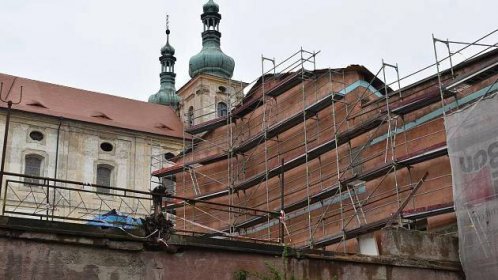Český dům v Duchcově: Prochází rekonstrukcí, zmizí potůček, bude střecha