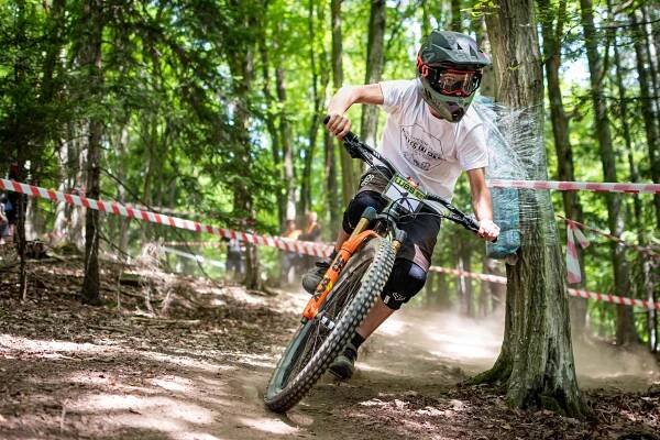 Pošta bez hranic Bikerally Všemina 2019 – Jiří Laštůvka – Wood Bikerally Series – WBS