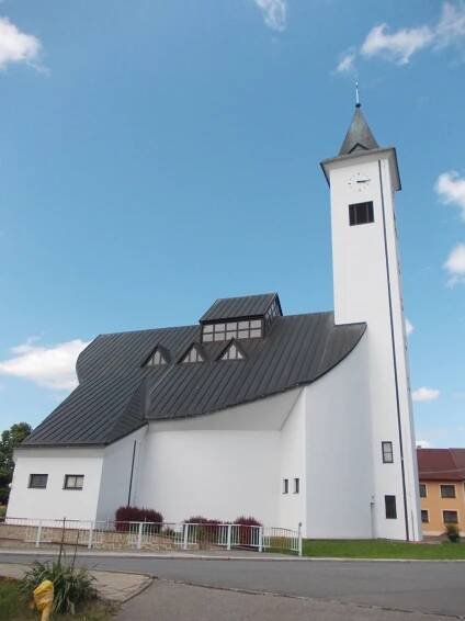 Fotogalerie Suchá Loz - Kostel sv. Ludmily - zaujímavý moderný kostol - č. 2328884 | Turistika.cz