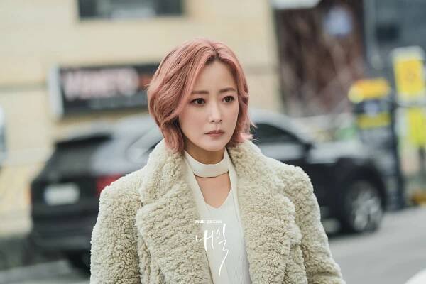 Kim Hee Sun promluvila o seriálu Tomorrow. Jak vnímala své mladší kolegy a jak moc ji role Goo Ryun ovlivnila? - Asianstyle