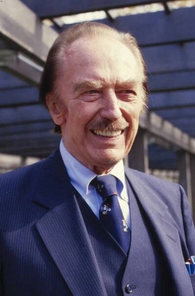 Soubor:Fred Trump in the 1980s (cropped2).jpg – Wikipedie