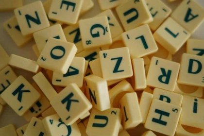 5 důvodů proč hrát během pandemie Scrabble, populární deskovou hru pro celou rodinu