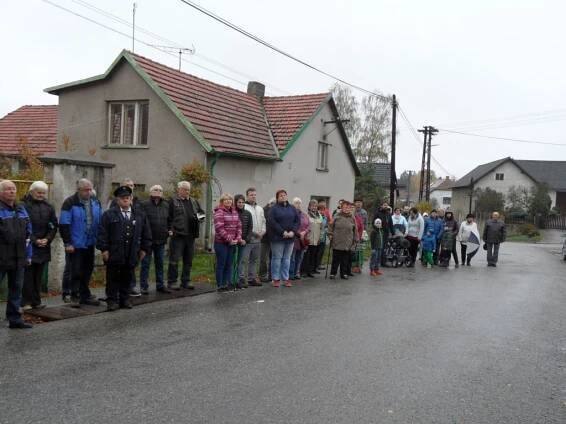 28.10. - Sázení lípy svobody - 100 let republiky - Oficiální stránky obce Chotýšany