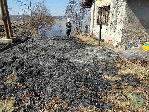 21. 3. 2022 – Požár domku a trávy ve Stupárovicích – Hasiči