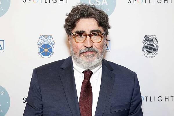 Alfred Molina Tearfully Recalls Father Rejecting His Acting Career: ‘I Did Disappoint My Dad’