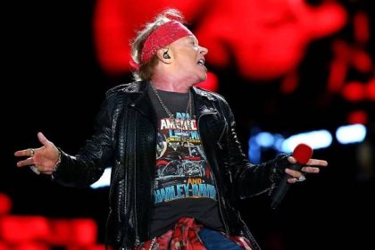 Axl Rose Sings "Highway To Hell" With Billy Joel at Dodger Stadium - SPIN