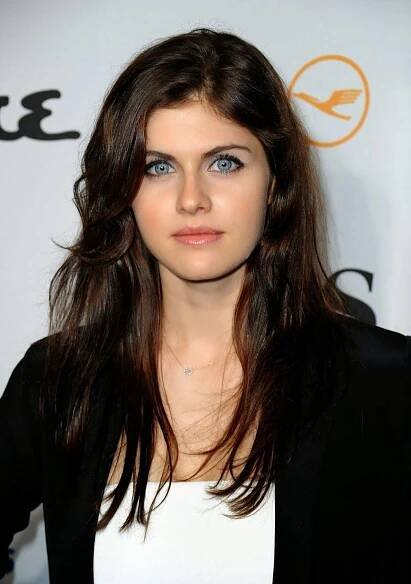1127X1600 Alexandra Daddario Wallpaper and Background