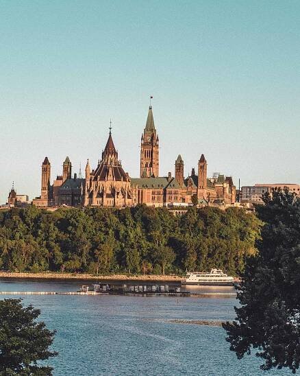 5+ Ottawa views in Ontario, Canada you'll absolutely fall in love with. Looking for the best photo locations in the Canadian capital city of Ottawa? Here’s your ultimate guide to Instagrammable locations and photo spots