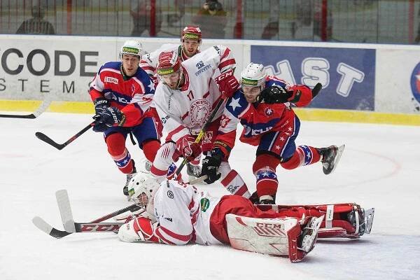 Hokejové utkání Chance ligy mezi SK Horácká Slavia Třebíč a HC Frýdek-Místek.