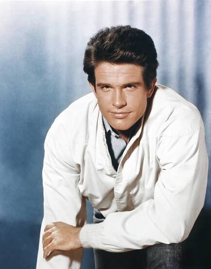 Warren Beatty as a young man and dressed in a white jacket.