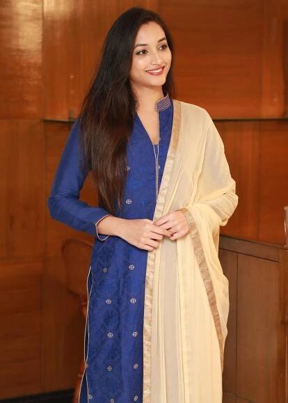 Srinidhi Shetty (Actress) Short Bio, HD Images, Cute Photos, Wallpapers & Unseen Pictures