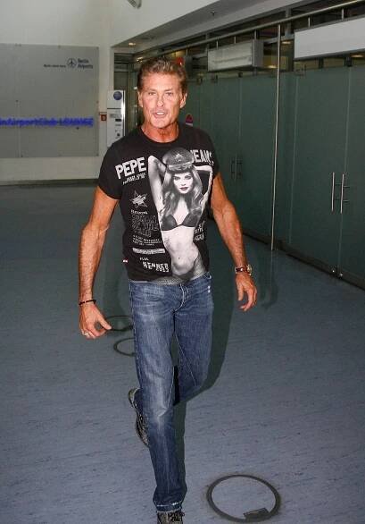 Herdek, to je fešák! David Hasselhoff zavítal do Německa. I po šedesátce je to kus chlapa