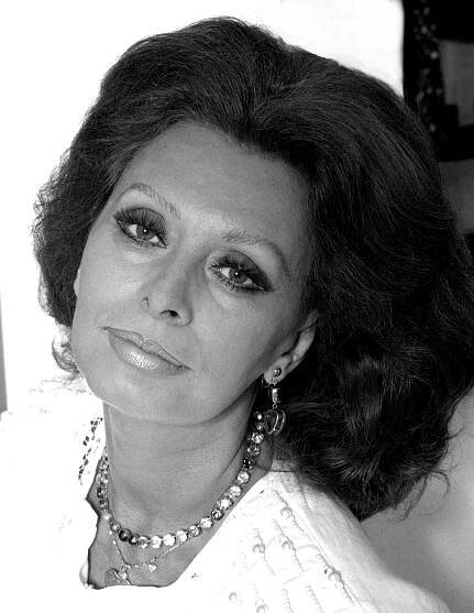 Soubor:Sophia Loren headshot Allan Warren.jpg – Wikipedie