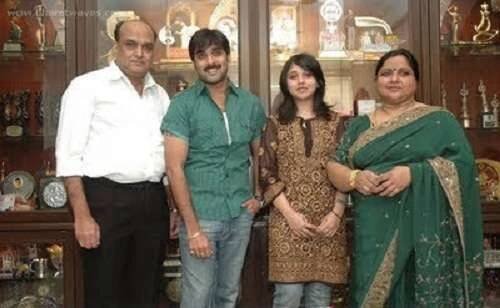 Tarun Kumar parents father Chakrapani Bhatti | Celebrity family wiki