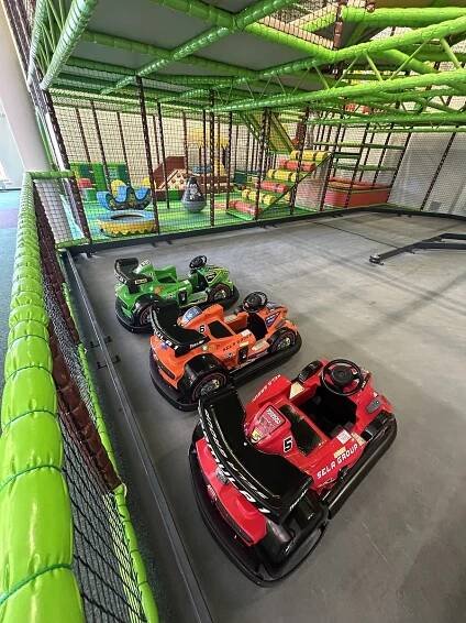 Labyrint s atrakcemi, formule a kavárna. V Blansku otevírá herní centrum Hopík