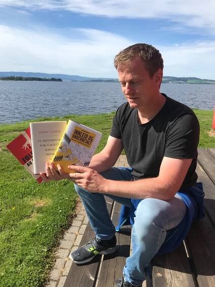 "Å oversette er som å rydde og henge klærne på rett knagg" - Res Publica
