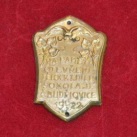 Odznak - Sokol - na paměť otevření tělocvičny České Budějovice 1922 - Odznaky, nášivky a medaile