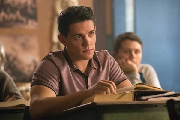 Riverdale - Kapitola 41: „Lovec lidí“ - Z filmu - Casey Cott