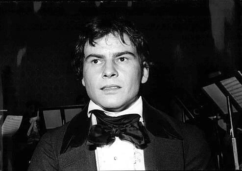 Horst Buchholz 1972 während der Dreharbeiten zu dem Kinofilm "Der große Walzer ("The Great Waltz"), wo er den Walzerkönig Johann Strauss (Sohn) darstellte; Regie: Andrew L. Stone; Foto mit freundlicher Genehmigung der Österreichischen Nationalbibliothek (ÖNB); Urheber/Autor: Ungenannt: Datierung: 03.05.1972; Copyright ÖNB/Wien; Bildarchiv Austria (Inventarnummer FO401022/25)