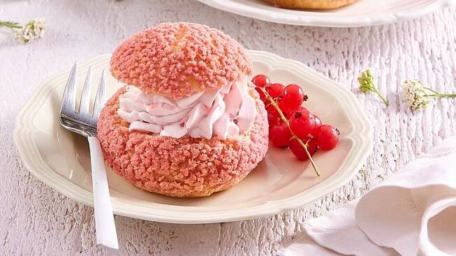 Rybízové choux au craquelin