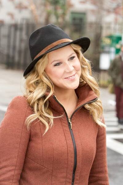 Thanks to Amy Schumer, Anna Camp, and Sarah Silverman, Funny Ladies Are Killing It This Week